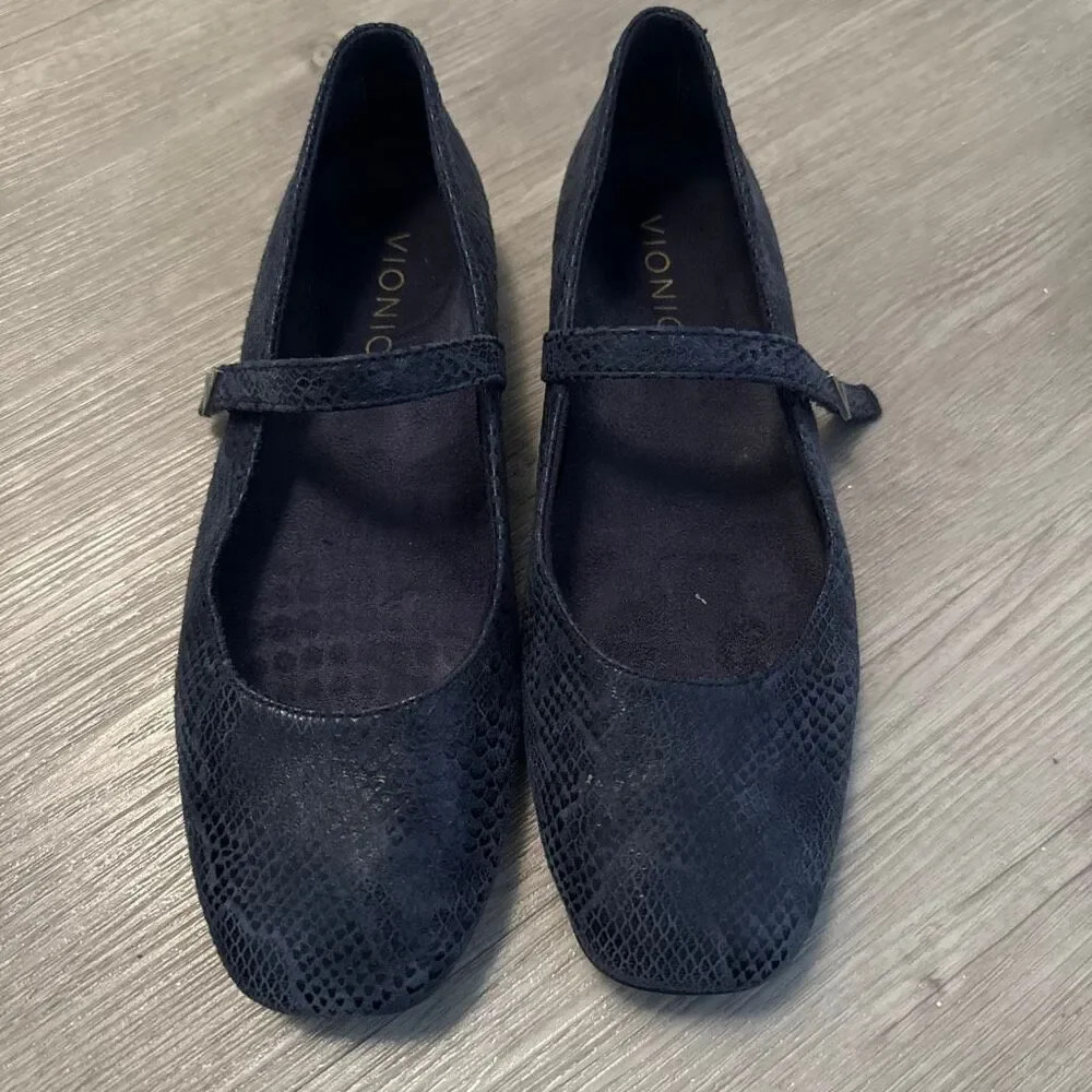 Vionic suede upper